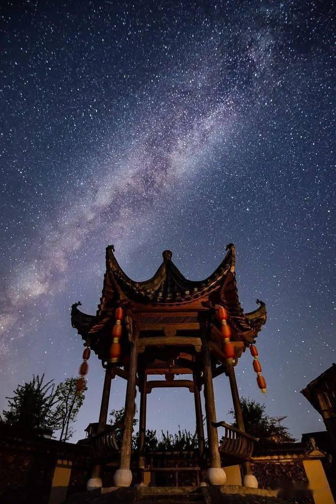 徐志摩有一首肉麻情诗,被多所大学引入教材,许多老师都不敢细讲